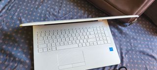 HP Laptop Blanco y Negro