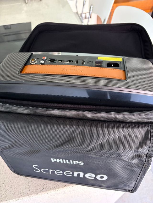 Proyector Philips + Pantalla Eléctrica Blanca