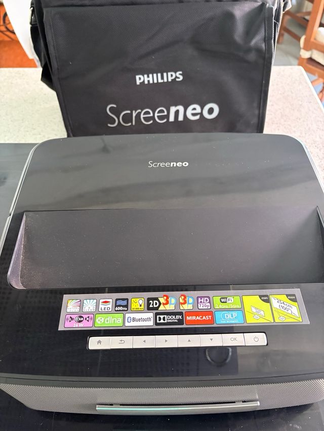 Proyector Philips + Pantalla Eléctrica Blanca