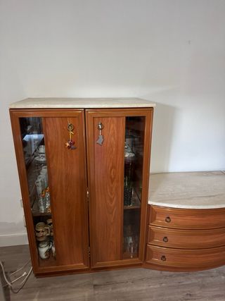 Vitrina de sala de madera y cristal