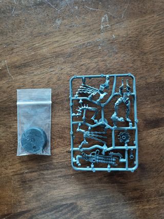 Royal Warden - Necron sprue + base