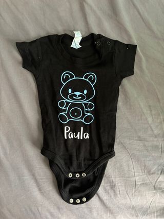 Body bebé negro con osito y nombre Paula