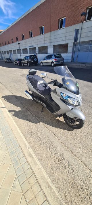 Suzuki Burgman 400cc - Como Nueva