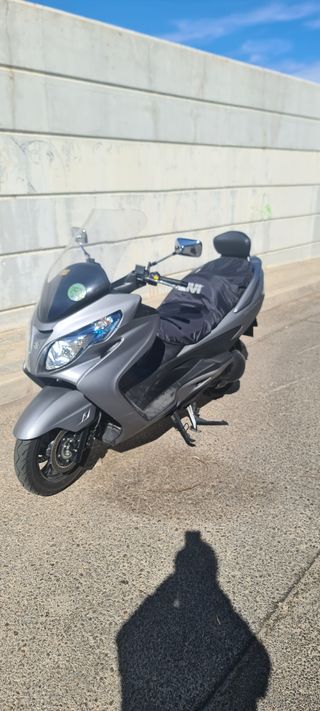 Suzuki Burgman 400cc - Como Nueva