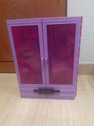 Armario Barbie con accesorios