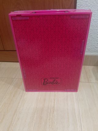 Armario Barbie con accesorios