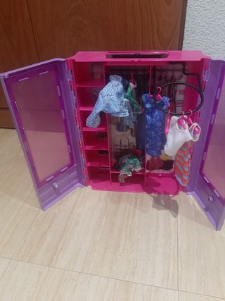 Armario Barbie con accesorios