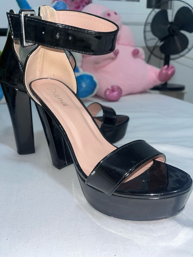 Tacchi alti neri con plateau