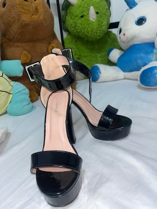 Tacchi alti neri con plateau