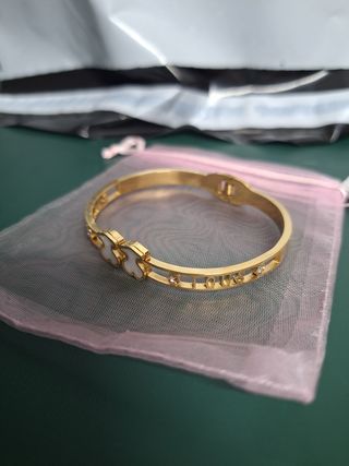 Pulseras de calidad . 