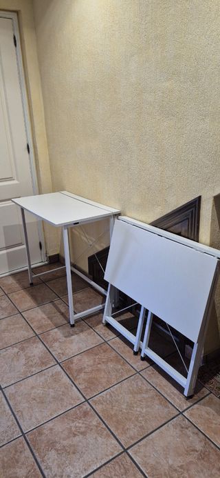 Mesas auxiliares blancas plegables