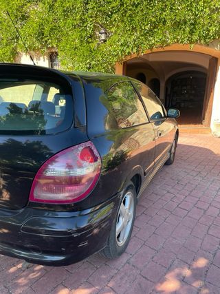 Nissan Almera 2002