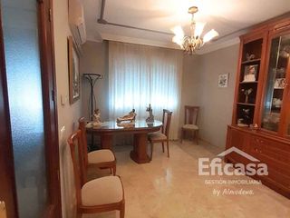 Casa adosada en venta en Tomelloso
