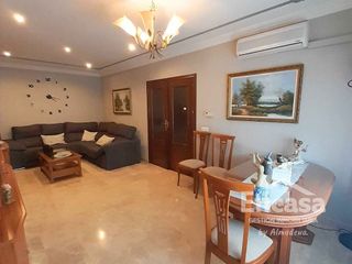 Casa adosada en venta en Tomelloso