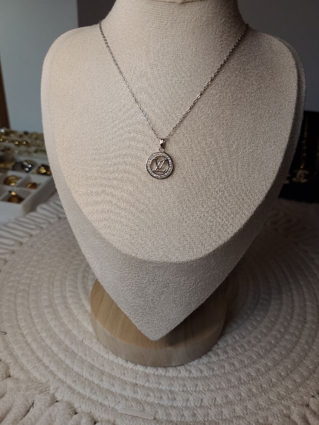 Cadena con colgante Louis Vuitton inspiración