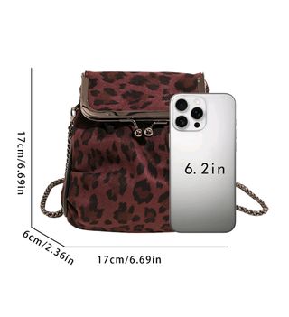 Bolso de hombro estampado leopardo con cadena