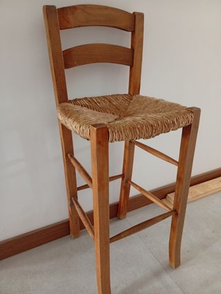 Taburetes de madera de pino con asiento de cáñamo