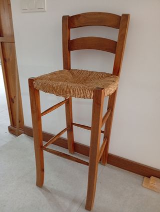 Taburetes de madera de pino con asiento de cáñamo