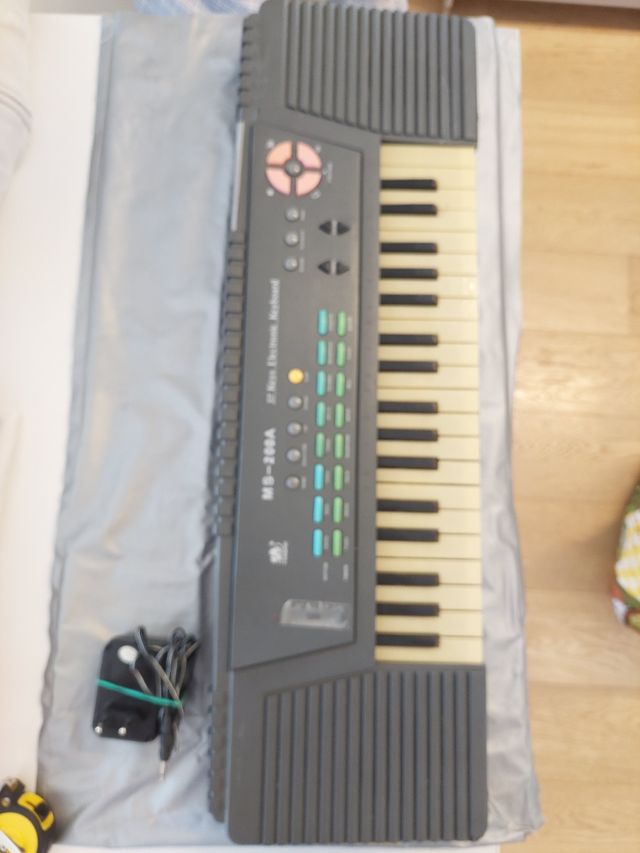 Piano Electrónico Yonomei MB-200A
