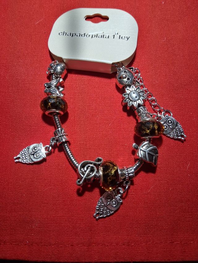 Pulsera con dijes de búho y sol