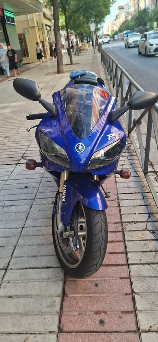 Moto Yamaha R1 Azul