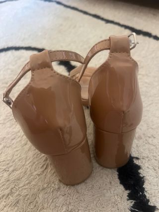 Sandalias Beige Tacón Ancho