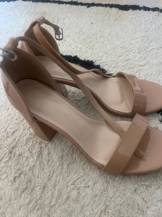 Sandalias Beige Tacón Ancho