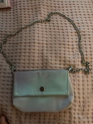 Bolso pequeño con cadena