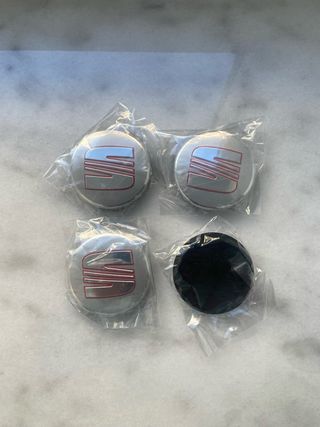 Tapabujes Seat 56mm Plata (4 Unidades)