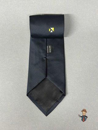 Corbata gris con diseño geométrico