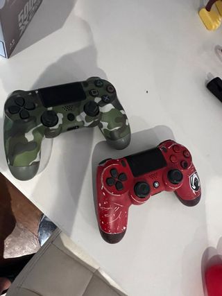 PS4 Pro + 2 Mandos