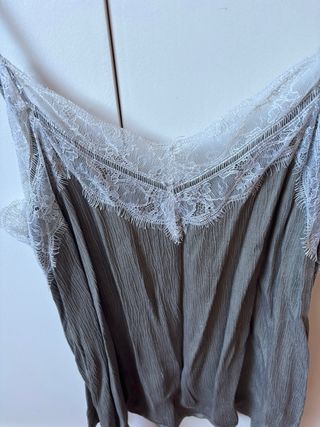 Top lencero Zara gris con encaje blanco Talla L