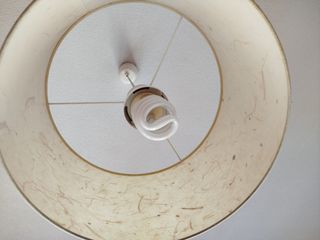 Lámparas colgantes de papel y plástico