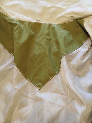 Chaqueta impermeable o cortavientos verde oliva