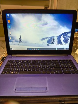 Ordenador HP Morado