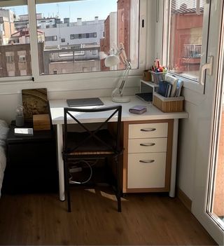 Mesa de escritorio con cajonera
