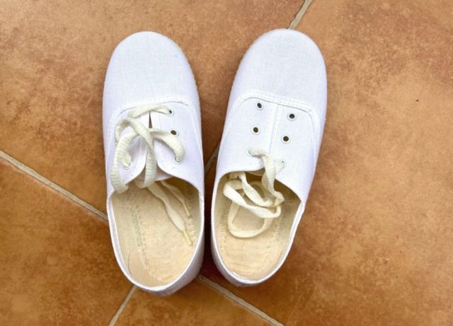 Zapatillas blancas con cordones