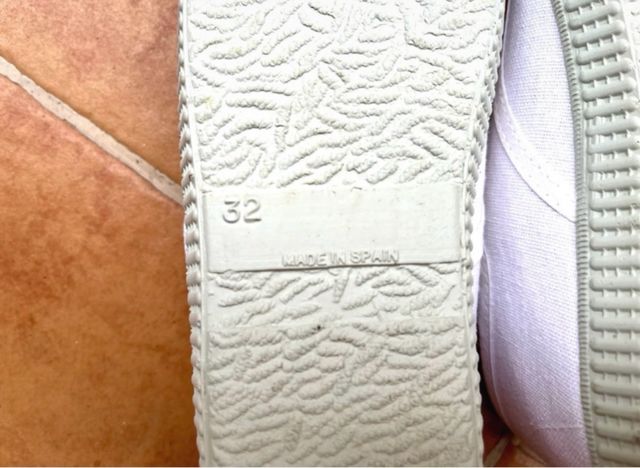 Zapatillas blancas con cordones