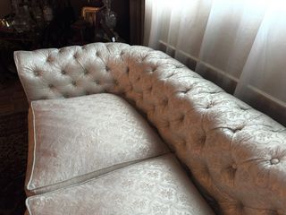 Sofá Chester 3 plazas beige y dorado