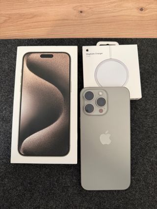 iPhone 15 Pro Max, Natural Titanium, 256GB.
