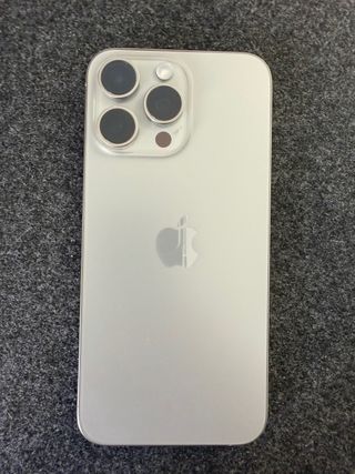 iPhone 15 Pro Max, Natural Titanium, 256GB.
