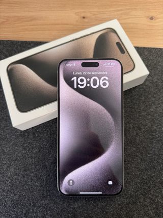 iPhone 15 Pro Max, Natural Titanium, 256GB.
