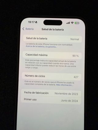 iPhone 15 Pro Max, Natural Titanium, 256GB.
