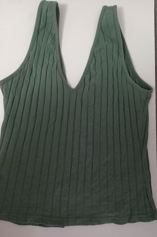 Top verde oliva acanalado