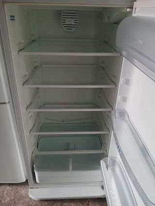 Frigorífico Congelador marca ARISTON blanco