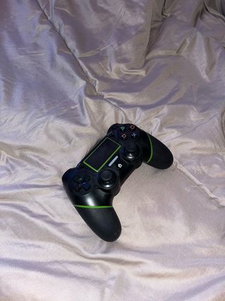 Mando PS4 Negro con detalles verdes