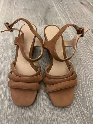 Sandalias Mango tacón marrón talla 36