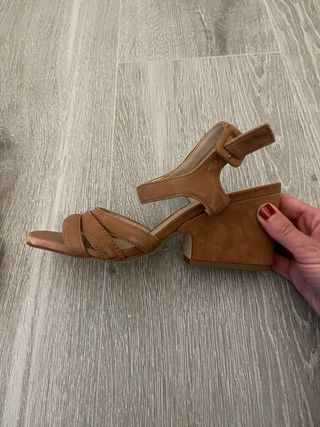 Sandalias Mango tacón marrón talla 36