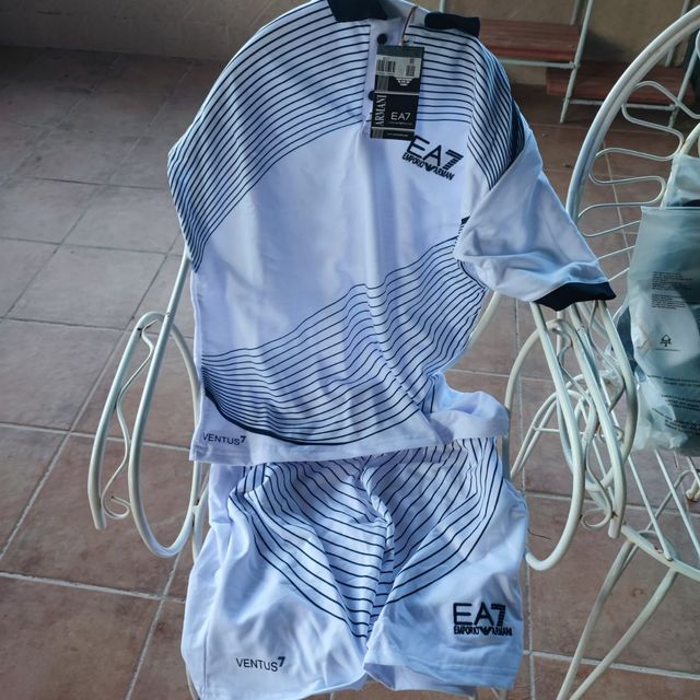 Conjunto Lacoste & armani talla L pero viene justo