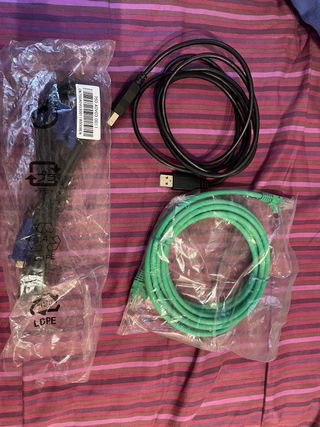 Cables VGA, USB,  RJ45 y MricroUsb